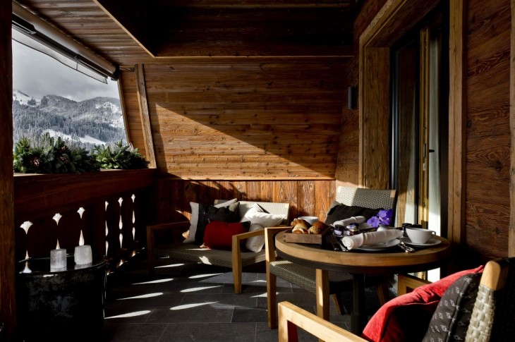 Alpina-Gstaad-balcony-suiza