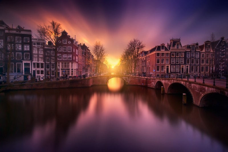 atardecer-Beautiful-Image-of-Sunset-over-the-Canals-of-Amsterdam