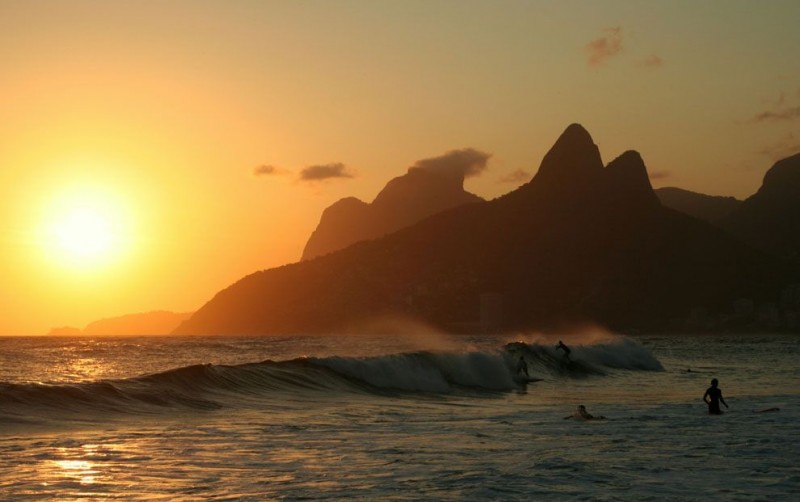 atardecer-surfing-praia-ipanema-rio-de-janeiro