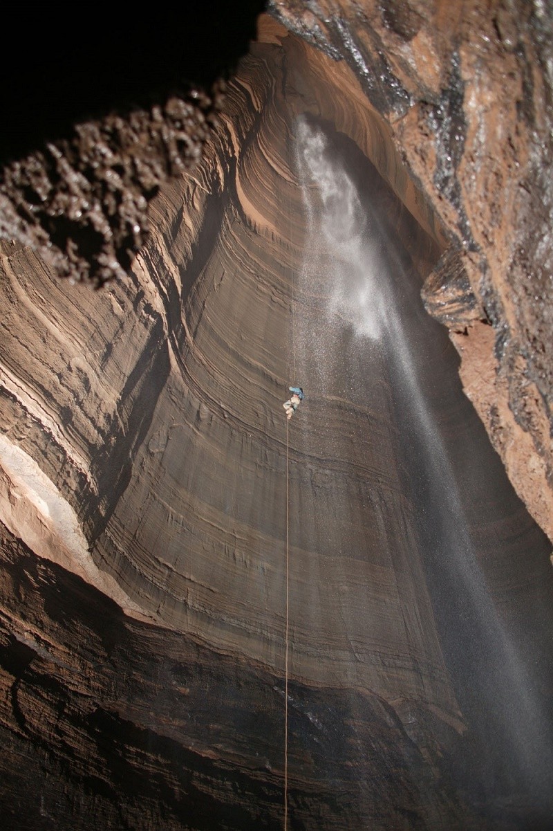 Cueva Ellison, USA
