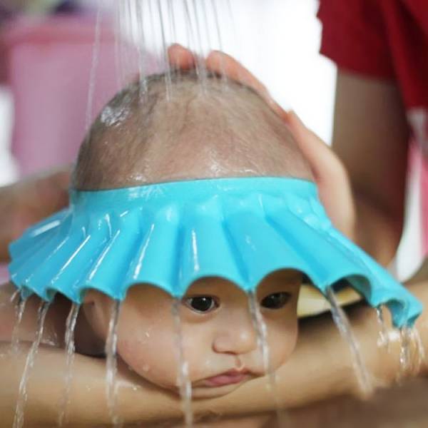 inventos-raros-gorra-banos-bebe