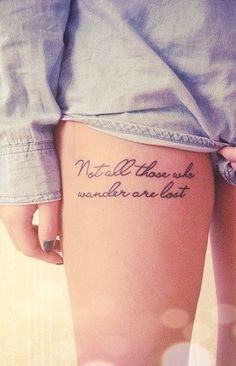 tatuajes-frases-en-la-pierna-para-mujeres