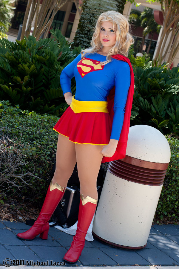 supergirl cosplays (14)