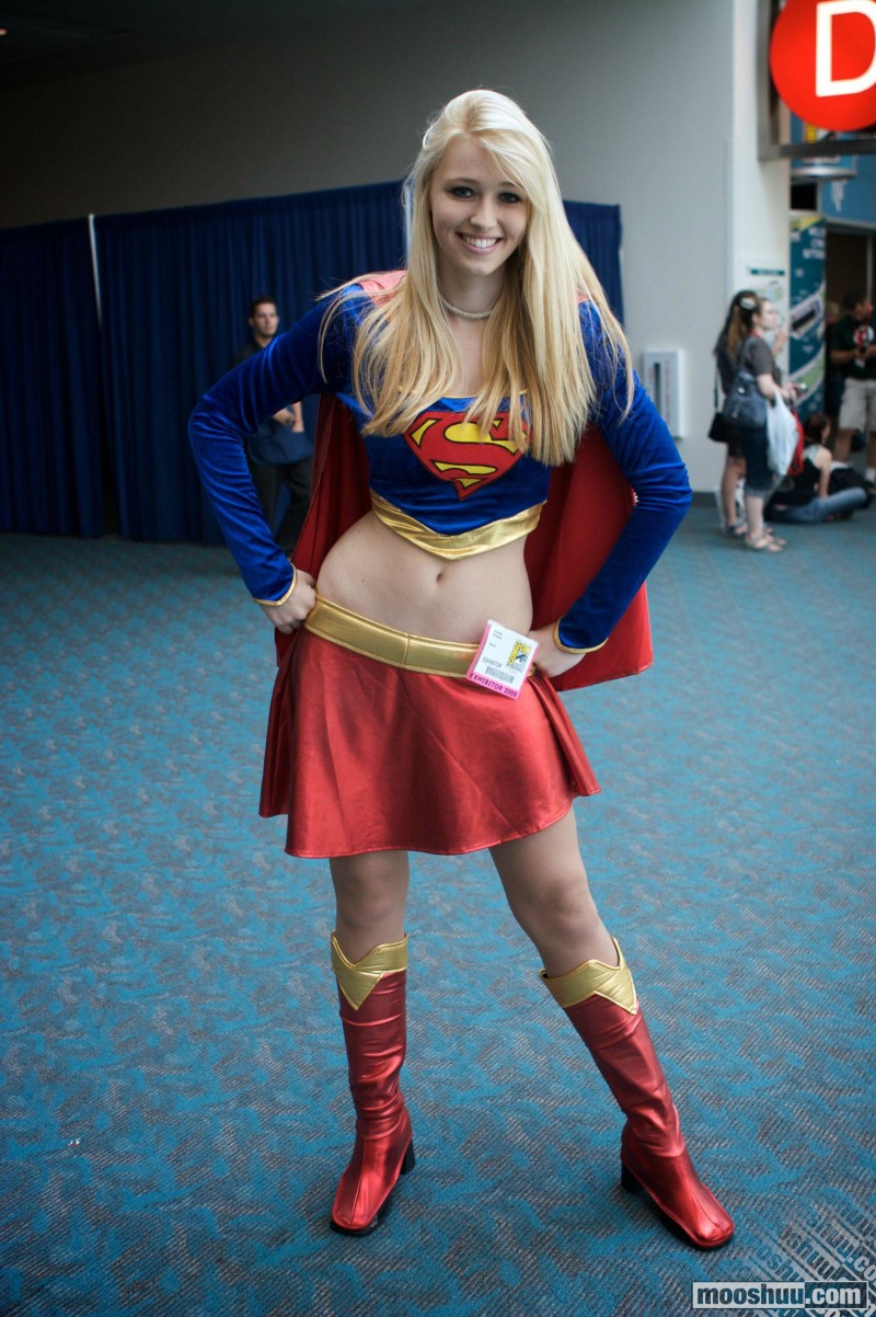 supergirl cosplays (16)